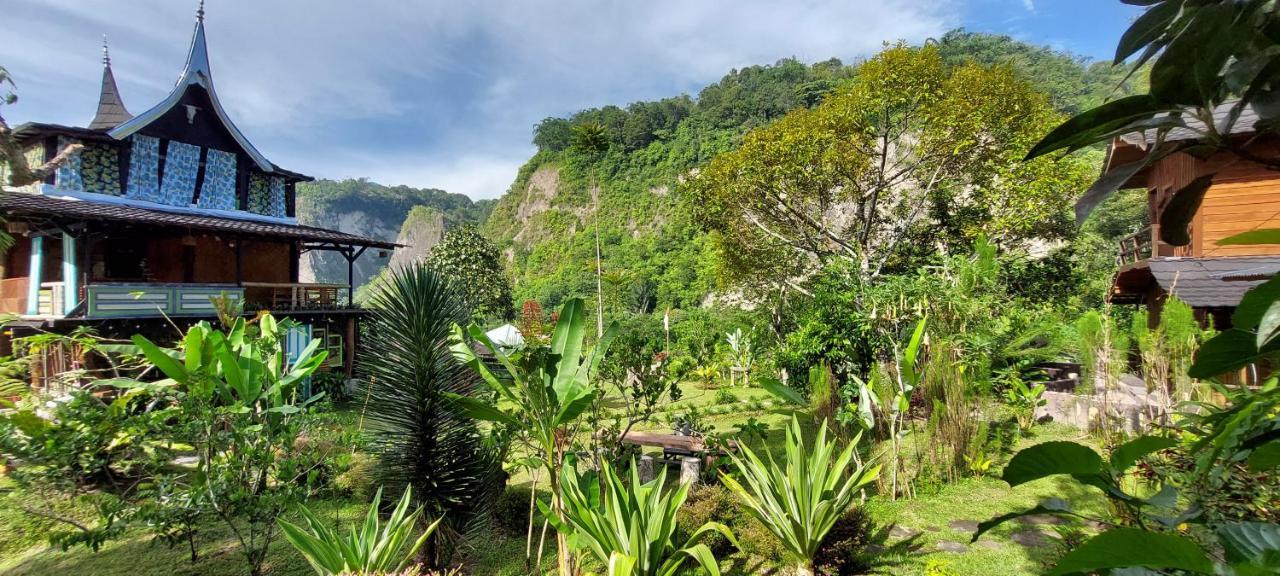 Canyon Jungle Stay Bukittinggi Exterior photo